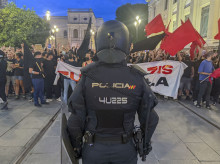 espana/andalucia/sevilla/20261004/cargas-policiales-sevilla-protestas-antifascistas-nucleo-nacional-dos-agentes-heridos_465841