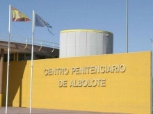 espana/andalucia/20261004/amenaza-companero-celda-grito-te-matar-agrede-funcionarios-intentaron-calmarle_465931