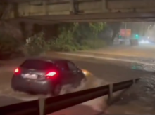 motor/20261005/esto-pasa-meterse-charcos-coche-cuando-llueve-mucho-coche-coche_465970