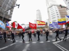 espana/madrid/20261004/cabalgata-hispanidad-llena-centro-madrid-4500-personas-15-carrozas_465972