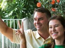 internacional/20261027/estados-unidos-anuncia-acogera-flavio-bolsonaro-familia_474597