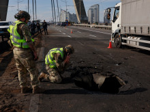 internacional/20261005/rusia-ataca-puente-kiev-mientras-merz-visita-ucrania-senal-apoyo_466203