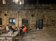 espana/galicia/20261005/alcaldesa-santiago-deja-banos-publicos-abiertos-noche-acampados-obradoiro_466202
