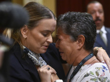 espana/baleares/20261006/psoe-intenta-usar-desahuciada-contra-prohens-mujer-acaba-abrazando-presidenta-te-vote_466587