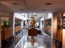 historia/20261007/museo-egipcio-barcelona-incorpora-dos-piezas-unicas-sarcofago-relieve-akenaton-nefertiti_466998