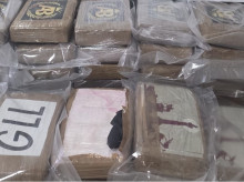 espana/andalucia/cadiz/20261007/tres-detenidos-sorprendidos-extrayendo50-kilos-cocaina-buque-portacontenedores-algeciras_467009
