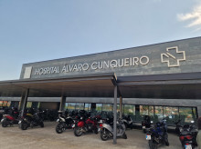 espana/galicia/20261007/bofetada-paciente-esposado-le-cuesta-30-dias-sueldo-vigilante-alvaro-cunqueiro-vigo_467146