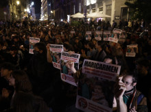 espana/20261008/imagenes-acampados-puerta-sol-recuerdan-maricarmen_467419