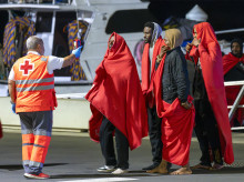 espana/20261008/centenar-inmigrantes-llegan-costas-lanzarote_467464