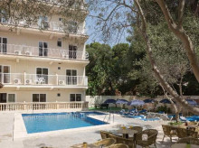 espana/baleares/20261009/magrebies-rumanos-okupan-todo-hotel-mallorca_467605