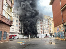 motor/20261008/tremendo-incendio-arder-coche-electrico-dentro-garaje-santander_467694