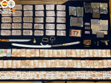 espana/galicia/20261009/katanas-pistolas-medio-millon-maletero-caida-banda-inundaba-droga-sur-galicia_467939