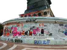 internacional/20261009/deplorable-estado-estudiantes-dejaron-columna-plaza-bastilla-paris_468112