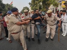 internacional/20261010/varios-heridos-mil-detenidos-protesta-cucarachas-india_468398