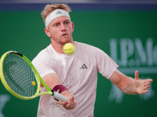 deportes/tenis/20261011/surrealista-escena-shanghai-davidovich-quema-espalda-crema-pide-tiempo-medico_468612