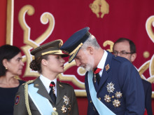 espana/20261012/toison-oro-princesa-saludo-rey-vivas-anecdotas-dia-hispanidad_468809