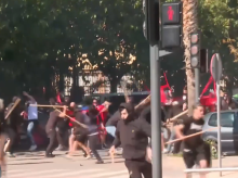 deportes/futbol/la-liga/20261012/batalla-campal-entre-ultras-levante-sevilla-antes-partido-ciutat-valencia_468824