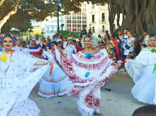 espana/comunidad-valenciana/20261012/desfile-dia-hispanidad-celebra-12-octubre-valencia-como-puente-hermandad-entre-pueblos_468844