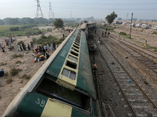 internacional/20261013/menos-cuatro-muertos-50-heridos-descarrilar-tren-pakistan_468886