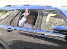 religion/vaticano/20261013/papa-salido-vaticano-sera-operado-pulmon-esta-misma-tarde-gemelli_469049