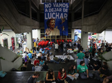 espana/madrid/20261014/estudiantes-profesores-encierran-ciencias-informacion-ucm-calentando-ambiente-huelga-este-miercoles_469317