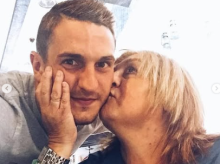 gente/20261014/muere-madre-koke-persona-llevaba-entrenar-le-animo-siempre-lucho-sueno-hijo_469415