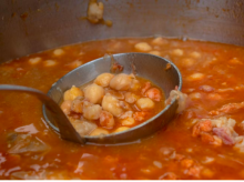 espana/galicia/20261014/amenazan-denunciar-consumo-restaurante-gallego-poner-garbanzos-plato-callos_469471