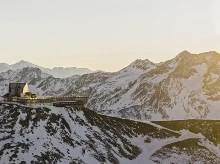estilo-vida/viajar/20261015/suiza-alpes-francia-hotel-alto-europa-esconde-glaciar-italia_469476