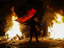 internacional/20261016/albania-arde-caos-protestas-estudiantiles-70-policias-heridos-decenas-detenidos_470303