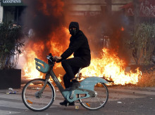 internacional/20261018/francia-rehen-violencia-callejera-imagenes-caos_470835