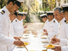 historia/20261023/hace-100-anos-debate-sorprendente-paella-valenciana-espana-preparo-cien-oficiales-japoneses_471159