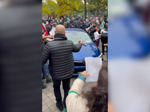 espana/madrid/20261019/asi-sido-escrache-huelguistas-educacion-coche-oficial-director-general-ayuso_471292
