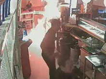 espana/andalucia/sevilla/20261021/jose-rafael-acepta-tres-anos-medio-carcel-incendiar-bar-no-tenia-mayonesa-montadito_472076