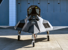 espana/defensa/20261023/f117a-nighthawk-primer-avion-furtivo-mundo-diseno-le-permitia-reflejar-ondas-radar_472717