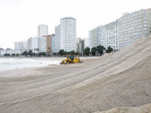 espana/galicia/20261023/coruna-prepara-invierno-levanta-duna-proteccion-dos-metros-riazor_473083
