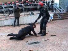 sociedad/20261023/enfrentamientos-violentos-entre-ertzaintza-manifestantes-durante-desahucio-vitoria_473228