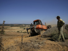 espana/defensa/20261024/defensa-subasta-material-ejercito-18-millones-excavadoras-lanzagranadas-salvas-bulldozer_473384