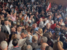 espana/andalucia/20261024/guapo-abucheos-feijoo-asi-vivio-desde-dentro-mitin-sanchez-granada_473470