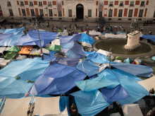 espana/20261025/detenido-joven-26-anos-agresion-sexual-mujer-22-acampada-puerta-sol_473617