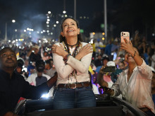 internacional/20261026/corina-machado-recorre-caracas-agolpada-gran-caravana-gente-estamos-dando-leccion-mundo_473703