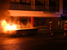 espana/20261026/varios-contenedores-quemados-bilbao-protestas-contra-acto-vito-quiles-suspendido_474121