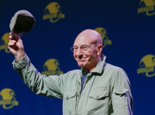 cine-tv-series/20261029/muere-patrick-stewart-iconico-capitan-jeanluc-picard-star-trek_475439