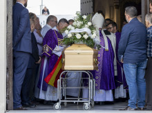 espana/andalucia/20261030/san-juan-despide-fatima-banez-funeral-religioso-deseo-familia-devota-esta-parroquia_475764