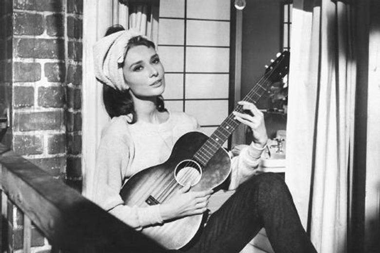Audrey Hepburn cantando Moon River