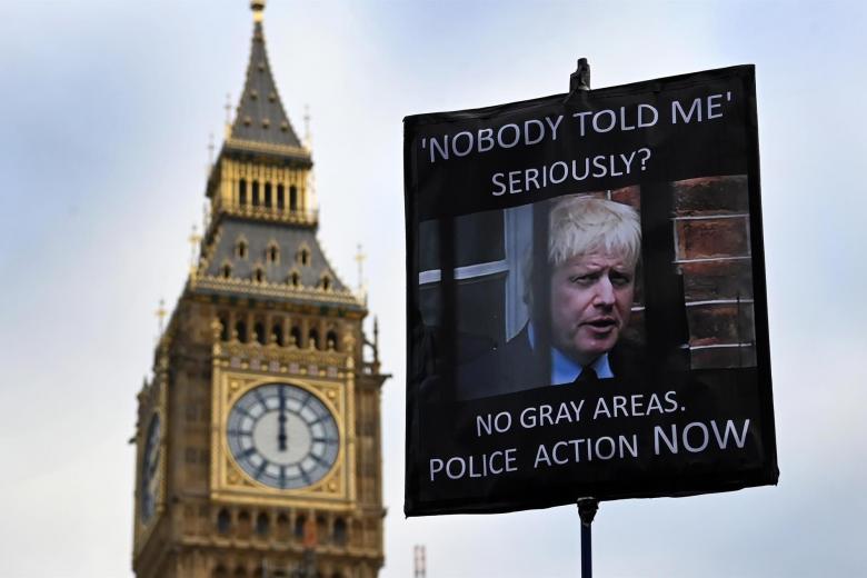 Una pancarta con la cara del primer ministro británico, Boris Johnson, durante unas protestas frente al Parlamento