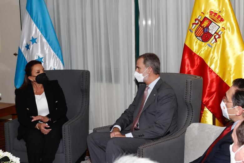La nueva presidenta de Honduras, recibe al Rey Felipe VI y al Ministro español de Exteriores, José Manuel Albares