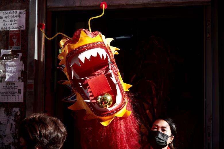 Ambiente en el barrio de Usera con motivo de la celebración del Año Nuevo Chino. China festeja desde anoche la llegada del Año del Tigre, con celebraciones que se verán limitadas en las grandes ciudades por precaución contra la pandemia.