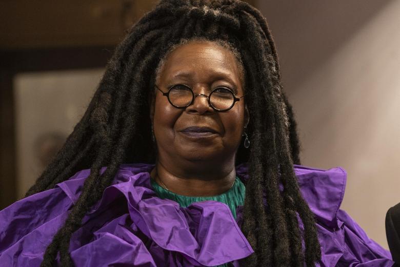 Whoopi Goldberg se ha disculpado a través de su cuenta de Twitter por sus desafortunadas declaraciones