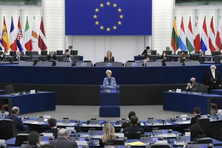 La presidenta de la Comisión Europea, Ursula von der Leyen, en sesión plenaria en el Parlamento Europeo