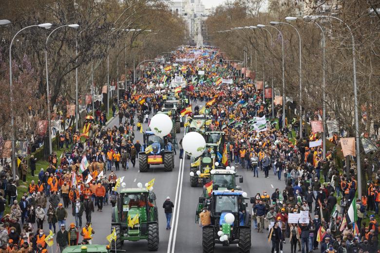Un nutrido grupo de tractores ha cruzado Madrid